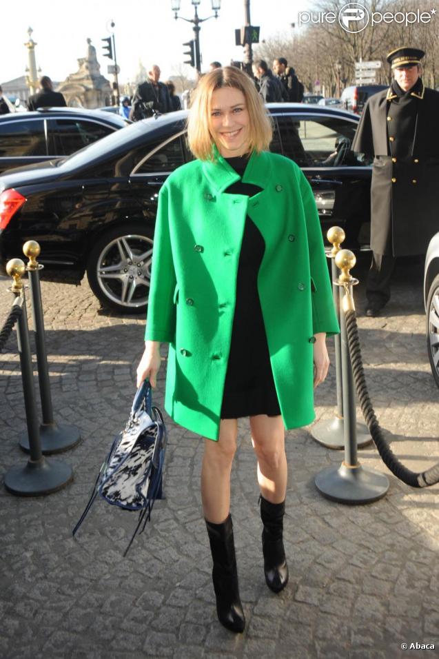 Marie-Josée Croze arrive au défilé Balenciaga. 04/03/2010