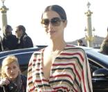 Amira Casar arrive au défilé Balenciaga. 04/03/2010