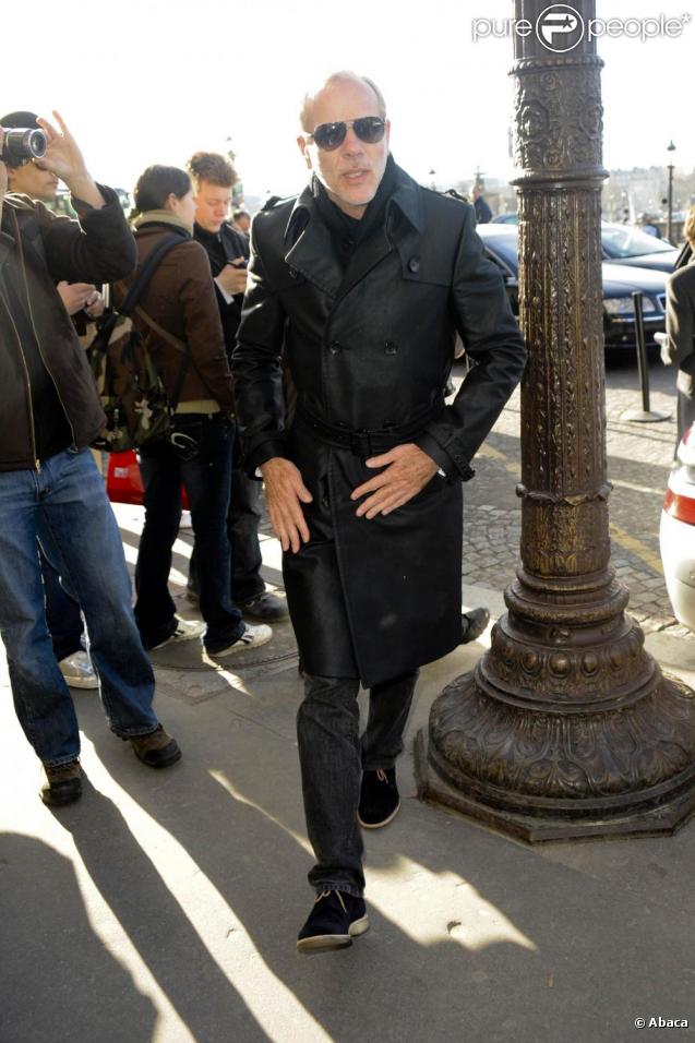 Pascal Greggory arrive au défilé Balenciaga. 04/03/2010