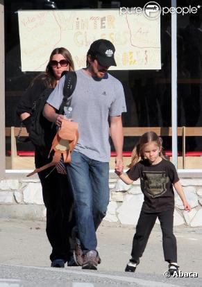 Christian Bale et son épouse Sandra Blazic se rendent à l'école pour chercher leur petite fille Emmaline, 4 ans et demi, samedi 6 mars.