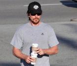 Christian Bale et son épouse Sandra Blazic se rendent à l'école pour chercher leur petite fille Emmaline, 4 ans et demi, samedi 6 mars.
