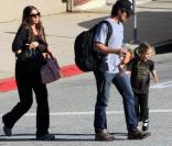 Christian Bale et son épouse Sandra Blazic se rendent à l'école pour chercher leur petite fille Emmaline, 4 ans et demi, samedi 6 mars.