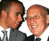 Lewis Hamilton et Sir Stirling Moss, ancien pilote de F1 surnommé le roi sans couronne, victime d'une grave chute à son domicile