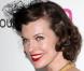 Le top model Milla Jovovich sait qu'avec son teint de poupée, elle peut se permettre d'avoir les lèvres joliment laquées.