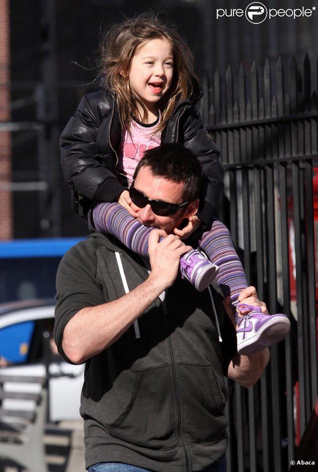 Hugh Jackman et sa fille Ava à la sortie de l'école (9 mars - NYC)