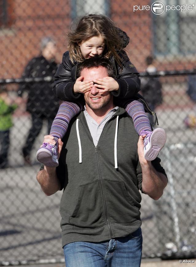 Hugh Jackman et sa fille Ava à la sortie de l'école (9 mars - NYC)