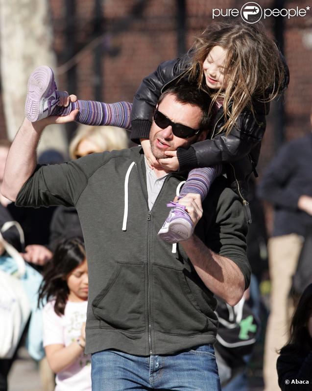 Hugh Jackman et sa fille Ava à la sortie de l'école (9 mars - NYC)