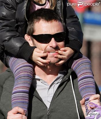 Hugh Jackman et sa fille Ava à la sortie de l'école (9 mars - NYC)