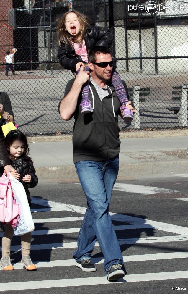 Hugh Jackman et sa fille Ava à la sortie de l'école (9 mars - NYC)