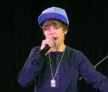 Justin Bieber donne un showcase au premier étage de la Tour Eiffel, mercredi 24 février.