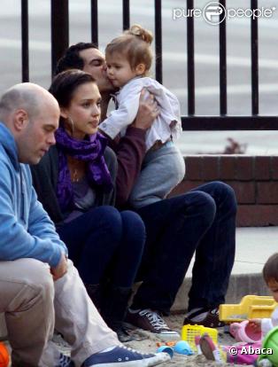 Jessica Alba, Cash Warren et leur adorable Honor dans un parc de Los Angeles