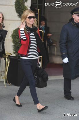 Kate Moss : Le style navy lui sied à merveille, surtout avec sa sublime veste Chanel !