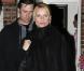 Nicollette Sheridan : En mini-jupe grise à pois noirs, avec son petit pull en maille très fine, son gros châle, et ses superbes cuissardes en daim, la belle nous a simplement bluffés !