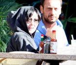 Shannen Doherty partage un déjeuner avec Mark Ballas, son partenaire de  Dancing with the stars , jeudi 11 mars à Malibu.