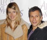 Nagui et sa compagne Mélanie lors de la première d'Alice au pays des merveilles à Paris le 15 mars 2010