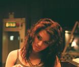 Joss Stone fait la pub de la barre Flake de Cadbury