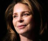 La reine Noor de Jordanie poursuit son combat contre les conséquences dramatiques des conflits. Elle a participé le 17 mars 2010 à une conférence sur le sort des Irakiens, à Washington