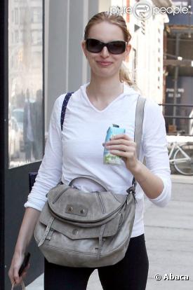 Le top Karolina Kurkova a été aperçue faisant du shopping dans le quartier de Soho à New York le 18 mars 2010