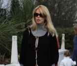 Claudia Schiffer, enceinte, devant l'école à Londres le 19 mars 2010