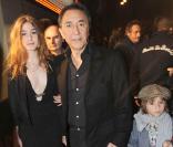 Richard Berry et ses enfants, à l'occasion de l'avant-première de  L'immortel , qui s'est tenue au Gaumont Opera, à Paris, le 22 mars 2010.