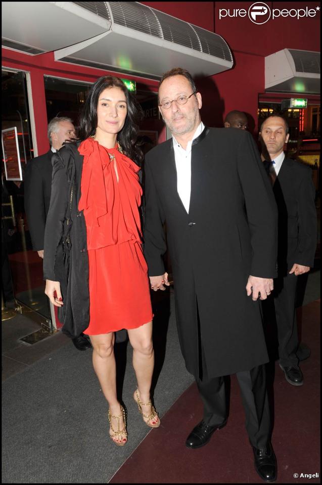 Jean Reno et sa femme Zofia, à l'occasion de l'avant-première de  L'immortel , qui s'est tenue au Gaumont Opera, à Paris, le 22 mars 2010.