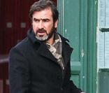 Eric Cantona en visite éclair à Manchester, le 22 mars 2010 !