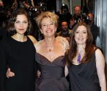 Maggie Gyllenhaal, Emma Thompson et Susanna White lors de la première à Londres le 24 mars de Nanny McPhee et le big bang