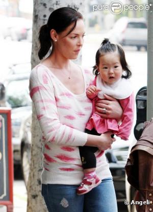 Katherine Heigl en famille à Los Feliz, le 25 mars 2010