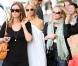 Paris Hilton faisant du shopping sur Melrose Avenue à West Hollywood, en compagnie de sa soeur Nicky et de sa mère Kathy, le 26 mars 2010
