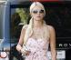 Paris Hilton faisant du shopping sur Melrose Avenue à West Hollywood, en compagnie de sa soeur Nicky et de sa mère Kathy, le 26 mars 2010