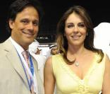 Après un 63e anniversaire caritatif en Afrique du Sud, Elton John est venu à Dubai se produire lors de la Dubai World Cup... Sa sexy compatriote Liz Hurley était présente, avec son mari Arun Nayar.