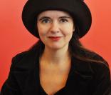 La Salon du Livre 2010 se tient à Paris jusqu'au 31 mars, et accueille de nombreux people-auteurs, dont Amélie Nothomb 