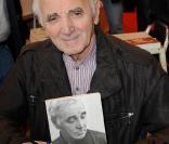 La Salon du Livre 2010 se tient à Paris jusqu'au 31 mars, et accueille de nombreux people-auteurs, dont Charles Aznavour 