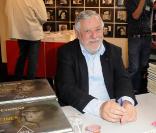 La Salon du Livre 2010 se tient à Paris jusqu'au 31 mars, et accueille de nombreux people-auteurs, dont Yves Coppens 