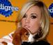 La ravissante Carrie Underwood avec Woofy, le Biggle qu'elle a adopté à l'occasion du 6e Annual Pedigree Adoption Drive, qui s'est tenu au Bidawee Manhattan Sheter de New York, le 30 mars 2010.