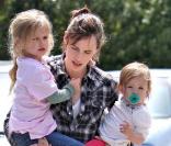 Jennifer Garner et ses adorables poupées Seraphina et Violet
