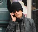 Kevin Bacon en après-midi shopping avec sa femme Kyra Sedgwick et leur fille Sosie, dans le quartier de SoHo à Manhattan, à New York, le 31 mars 2010.