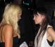 Nicole Richie et Paris Hilton s'expliquent lors du 15ème anniversaire des maillots de bain Victoria's Secret le 25 mars 2010 à Los Angeles