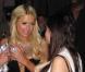 Nicole Richie et Paris Hilton s'expliquent lors du 15ème anniversaire des maillots de bain Victoria's Secret le 25 mars 2010 à Los Angeles