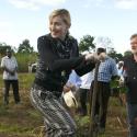 Madonna est arrivée au Malawi avec ses enfants, fin prête pour... la maçonnerie ! Toutes les photos ! (réactualisé)