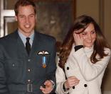 L'Angleterre retient son souffle en attendant l'annonce de l'union du prince William et de la future princesse et reine Kate Middleton
