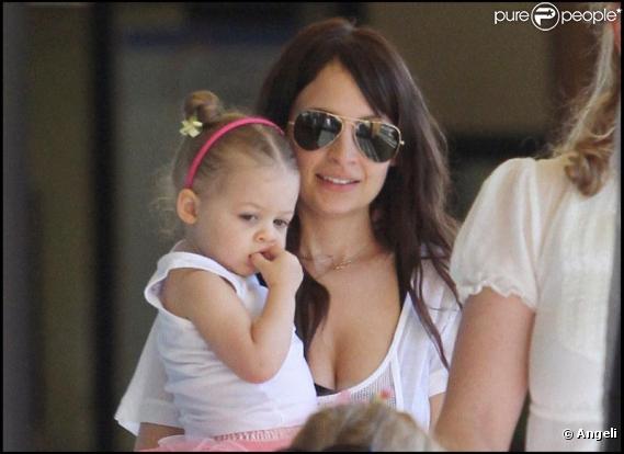 Nicole Richie et sa fille Harlow à Los Angeles, le 8 avril 2010
