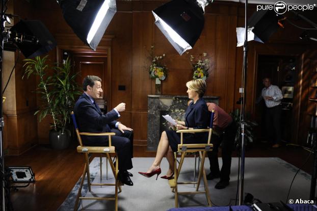 Nicolas Sarkozy, interviewé par la journaliste de CBS Katie Couric, le 12 avril 2010 à Washington 