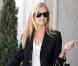 Reese Witherspoon nous a fait craquer avec son ensemble, esprit marin, fait d'une jolie petite jupe légèrement plissée, d'un top blanc, et d'un blazer très classe rehaussé de bouton dorés.