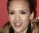 Jessica Alba avec une belle marque d'anti-cernes...
