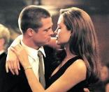 Angelina Jolie donne la réplique à Brad Pitt, son futur compagnon, dans Mr & Mrs Smith (2005) 