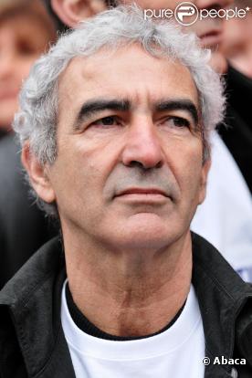 Le torrent médiatique continue de se déverser sur l'Equipe de France, dont quatre joueurs sont impliqués dans une affaire de proxénétisme sur mineurs.