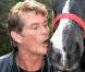 Le 24 avril 2010, David Hasselhoff a fait ami-ami avec un cheval en Allemagne avant d'aller faire son come-back musical dans une émission !