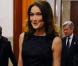 Le couple présidentiel français, Nicolas Sarkozy et Carla Bruni, sont à Pékin, en Chine. Carlita fait un véritable défilé de mode à l'assemblée de photographes ! 28/04/2010