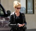 Melanie Griffith, ravissante, en shopping à Beverly Hills, le 28 avril 2010.
